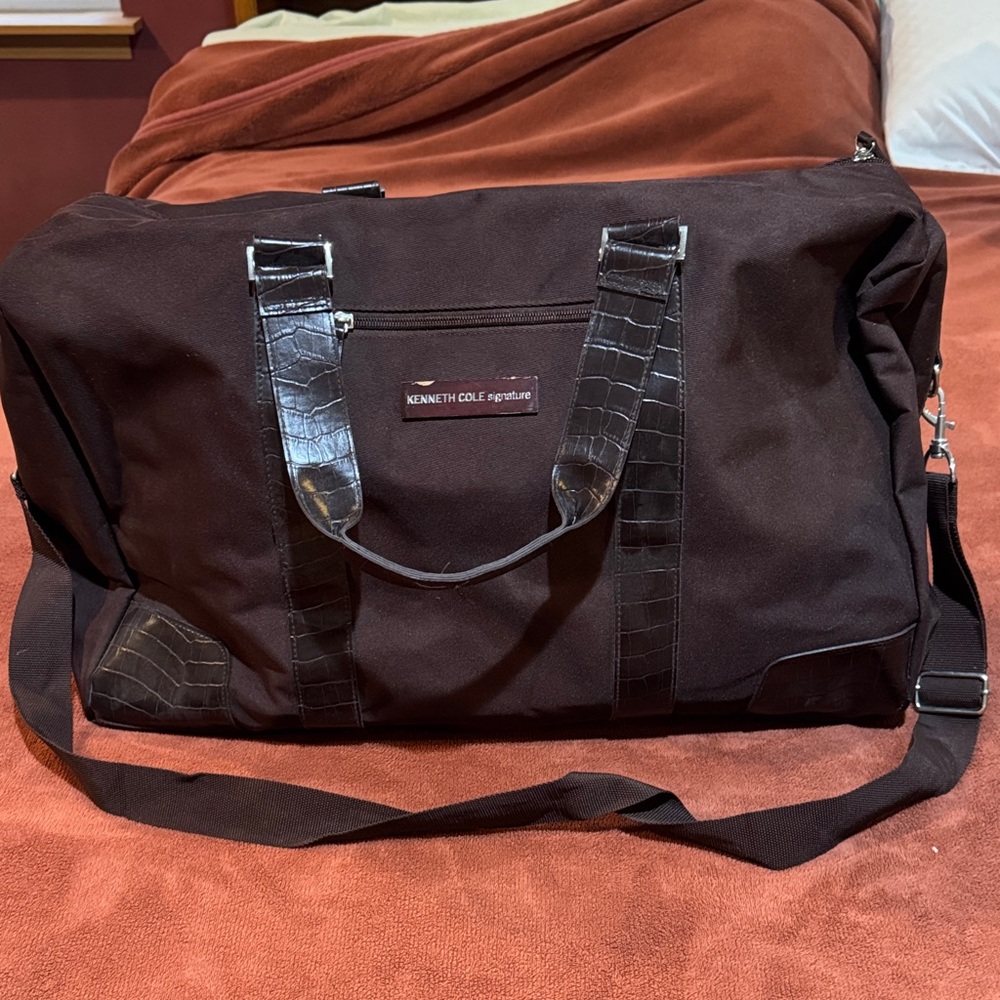 Kenneth Cole Dark Brown Large Weekender Bag 22”Lx12”Hx9”D